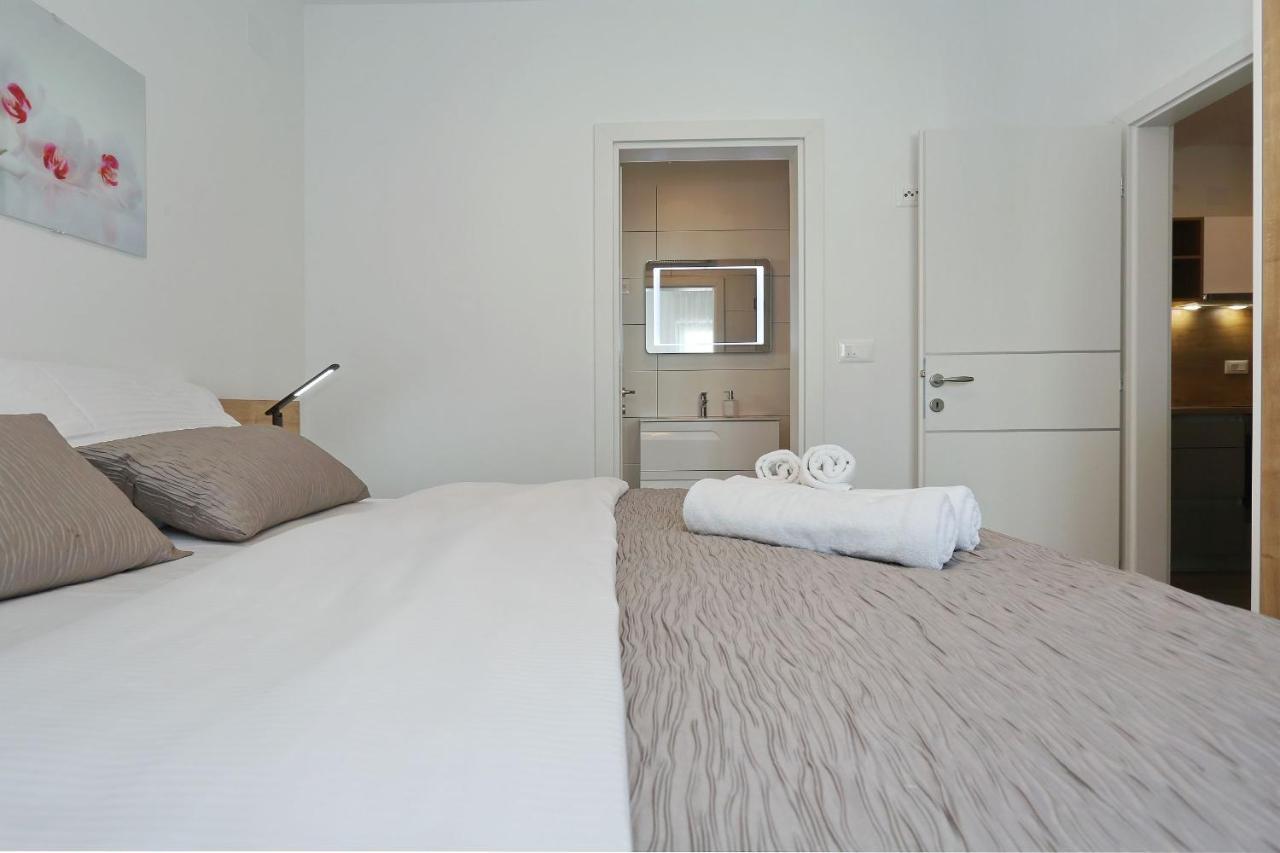 Villa Ankora 2 With Heated Pool Biograd Na Moru Esterno foto